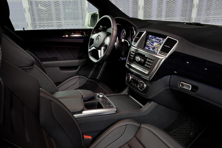  Mercedes-Benz ML63 AMG 2011 года  (фото 48 из 81)